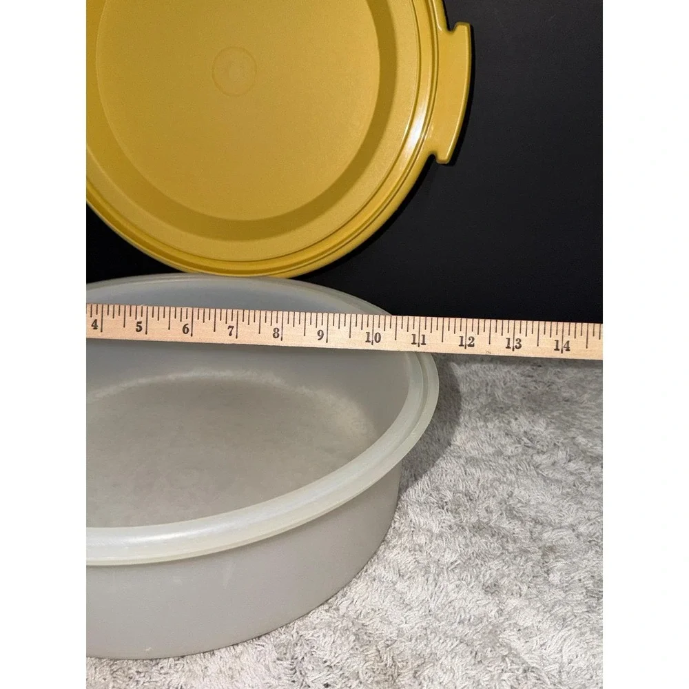 Vintage Tupperware Harvest Gold‎ Round Cake Taker Pie Carrier USA NO HANDLE